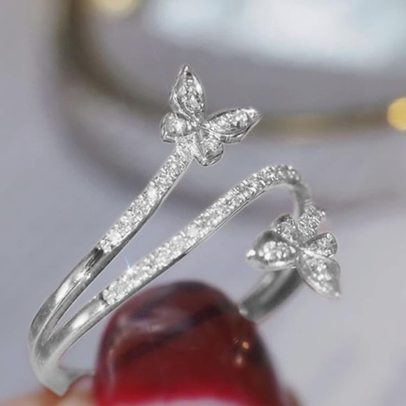 Elegant Silver wrap Butterfly Ring - Picture 4 of 4